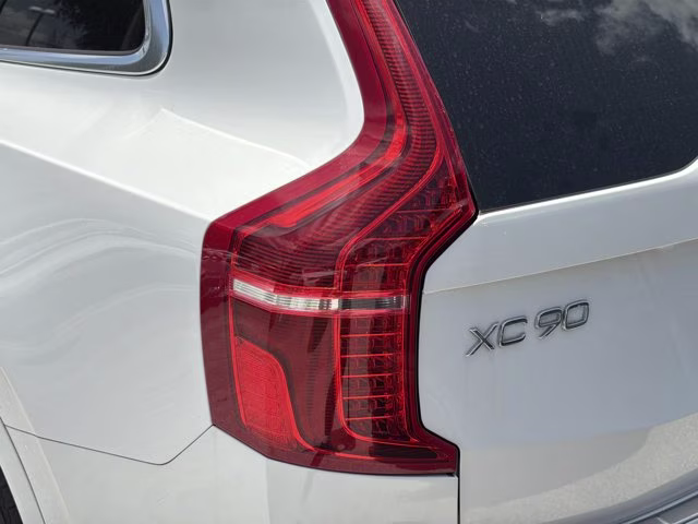 2017 Ice White Volvo XC90 T6 Momentum AWD SUV