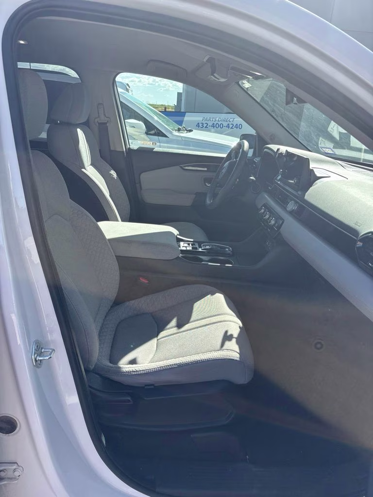 2023 Platinum White Pearl Honda Pilot LX FWD SUV