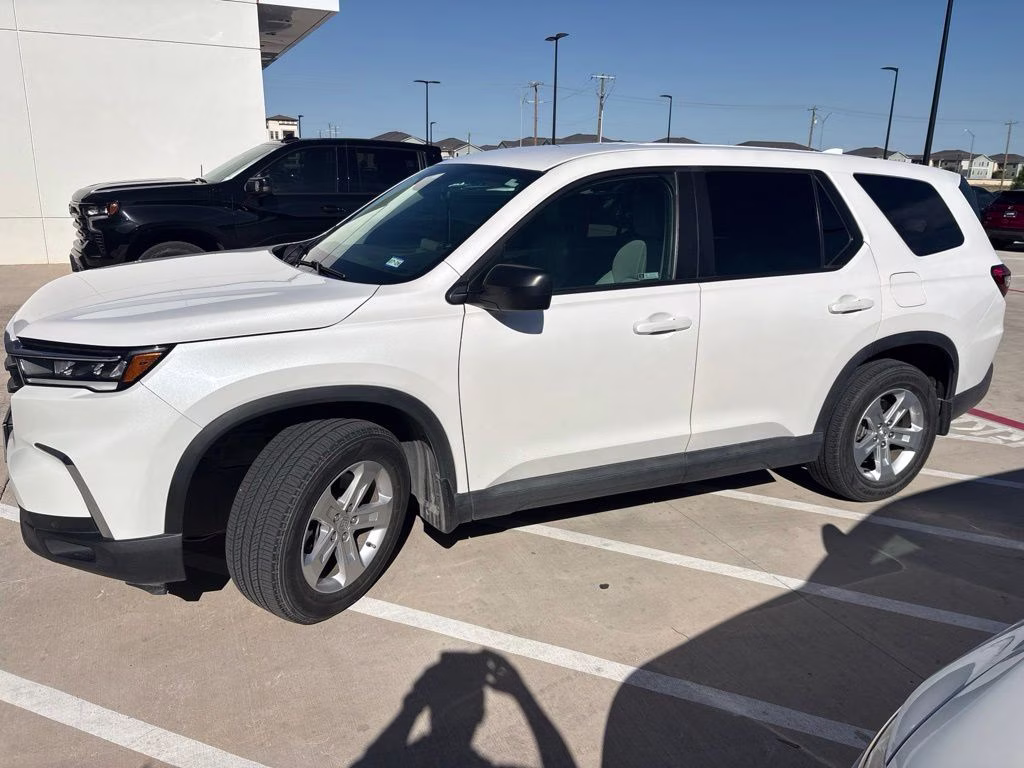 2023 Platinum White Pearl Honda Pilot LX FWD SUV