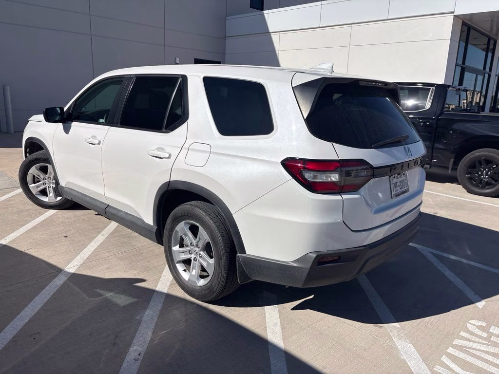 2023 Platinum White Pearl Honda Pilot LX FWD SUV