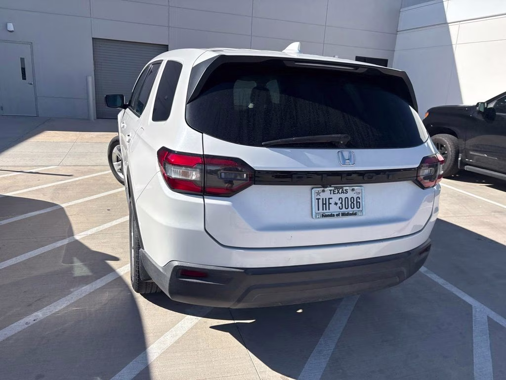 2023 Platinum White Pearl Honda Pilot LX FWD SUV
