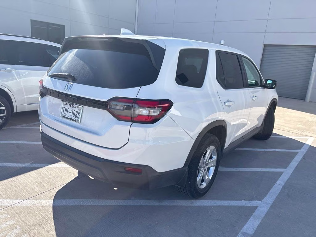 2023 Platinum White Pearl Honda Pilot LX FWD SUV