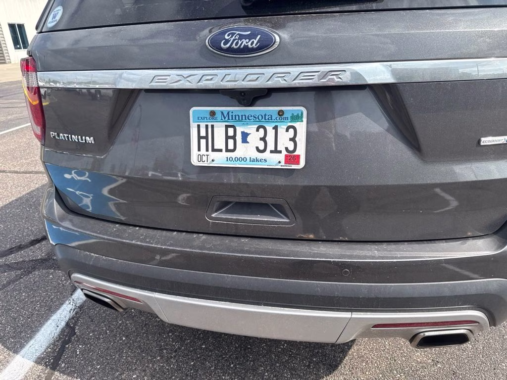 2016 Magnetic Metallic Ford Explorer Platinum 4X4 SUV