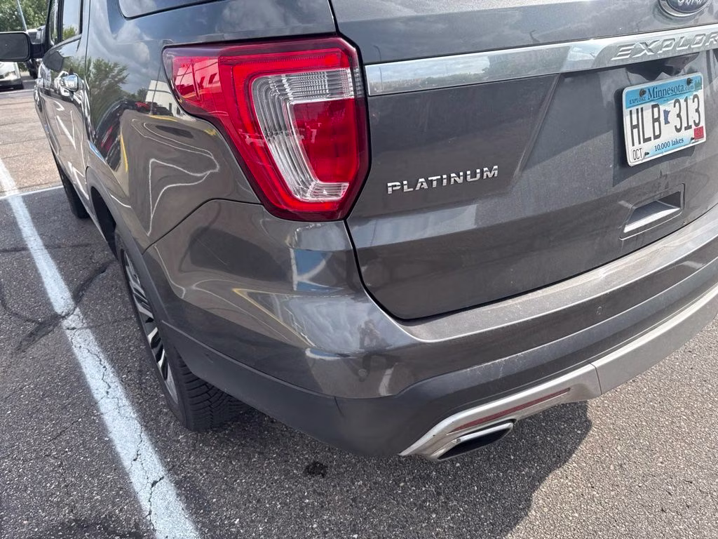 2016 Magnetic Metallic Ford Explorer Platinum 4X4 SUV