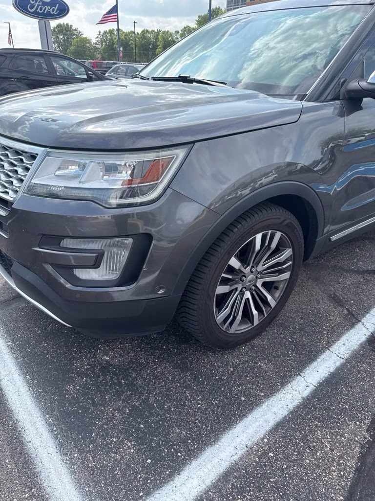 2016 Magnetic Metallic Ford Explorer Platinum 4X4 SUV