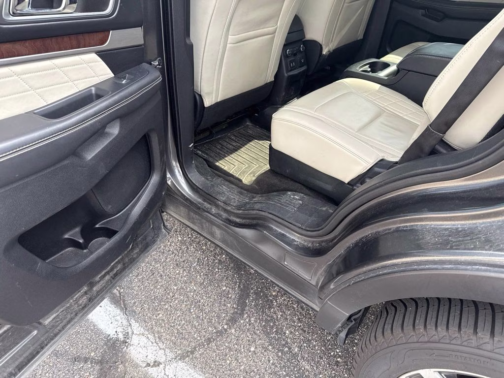 2016 Magnetic Metallic Ford Explorer Platinum 4X4 SUV