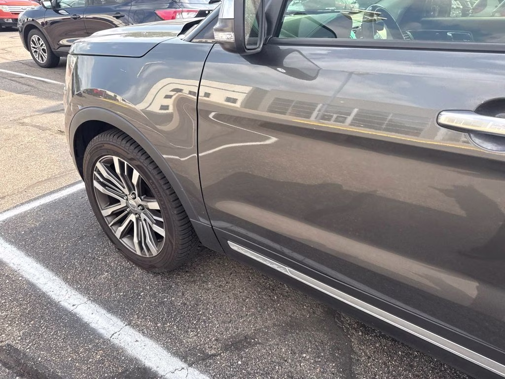 2016 Magnetic Metallic Ford Explorer Platinum 4X4 SUV