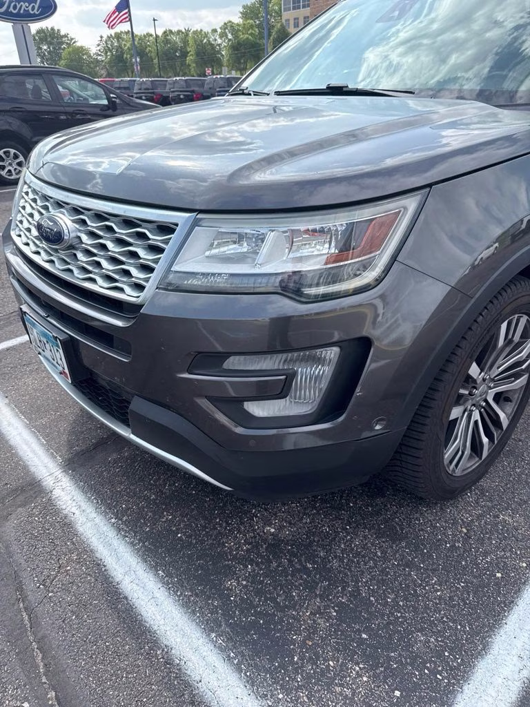2016 Magnetic Metallic Ford Explorer Platinum 4X4 SUV