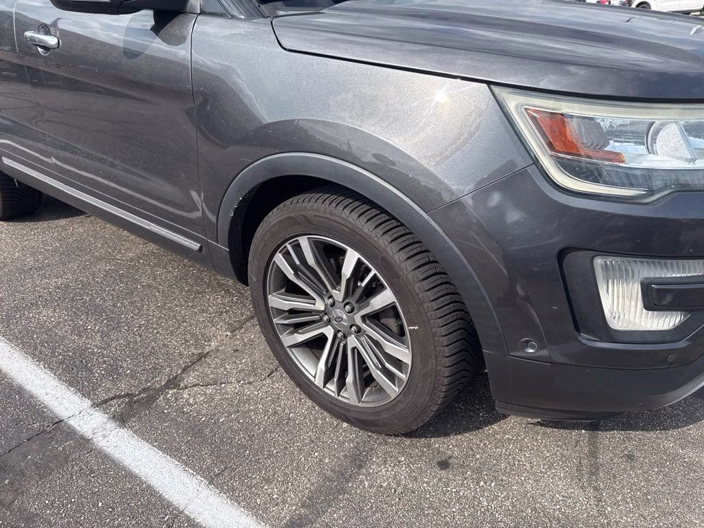 2016 Magnetic Metallic Ford Explorer Platinum 4X4 SUV