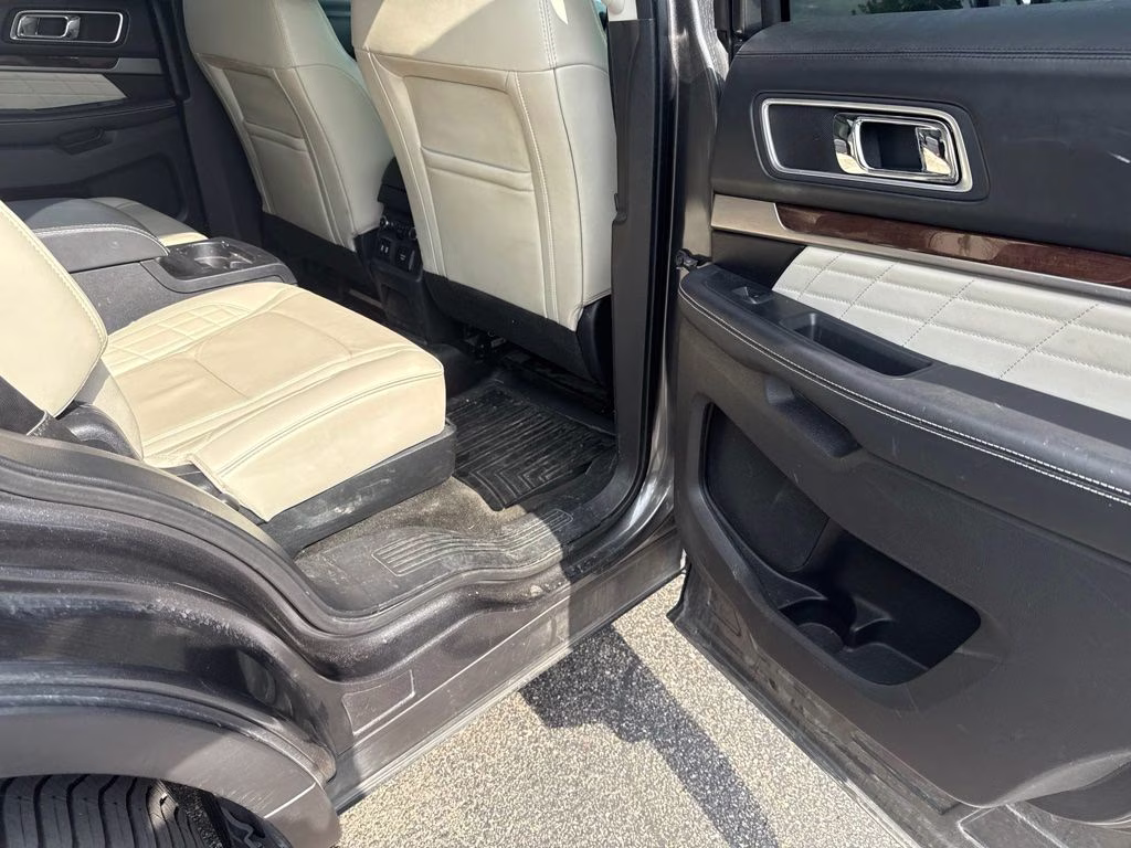 2016 Magnetic Metallic Ford Explorer Platinum 4X4 SUV