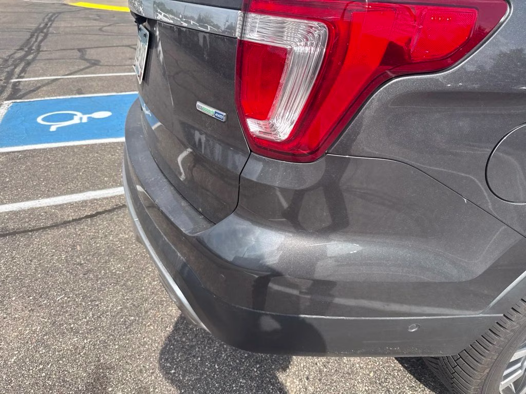 2016 Magnetic Metallic Ford Explorer Platinum 4X4 SUV