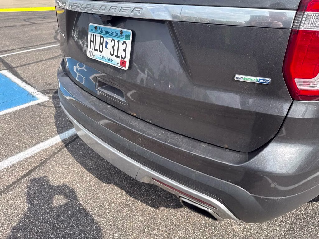 2016 Magnetic Metallic Ford Explorer Platinum 4X4 SUV