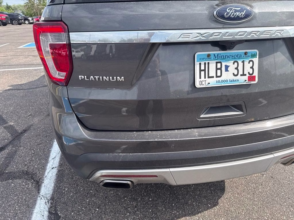 2016 Magnetic Metallic Ford Explorer Platinum 4X4 SUV