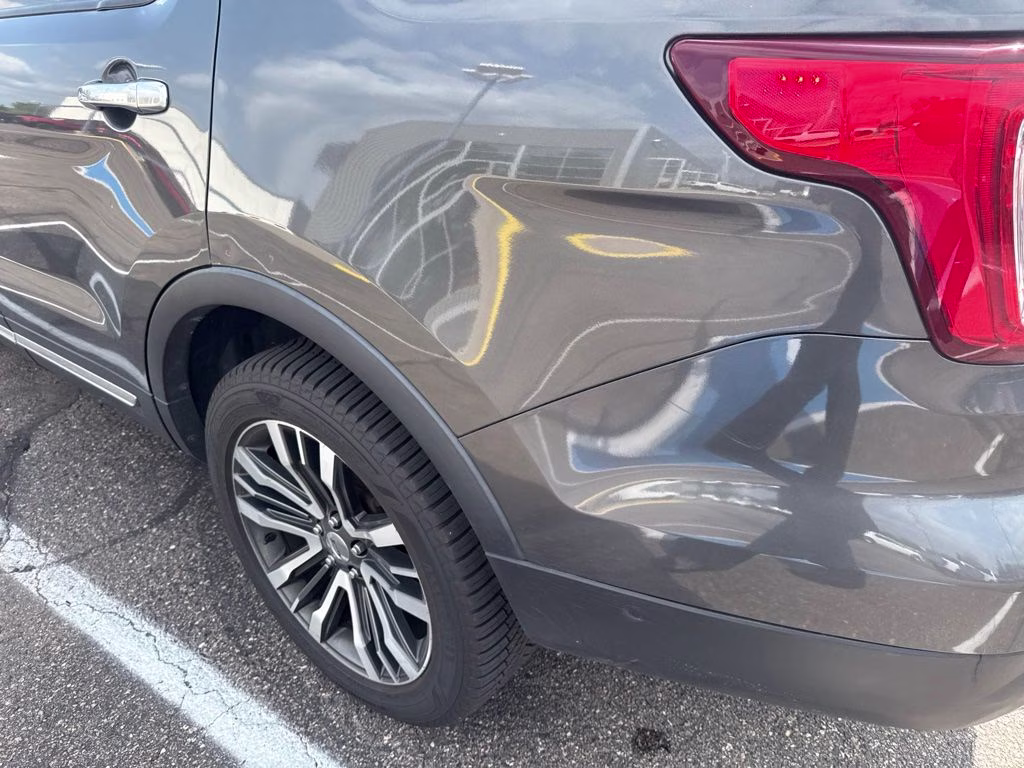 2016 Magnetic Metallic Ford Explorer Platinum 4X4 SUV