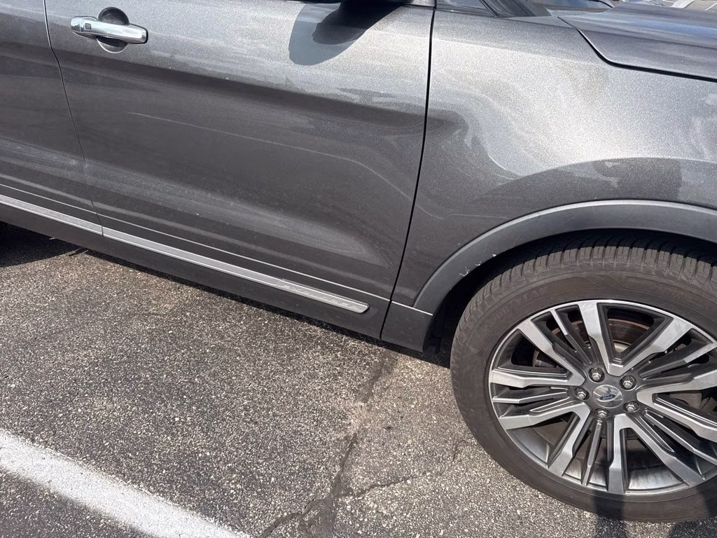 2016 Magnetic Metallic Ford Explorer Platinum 4X4 SUV