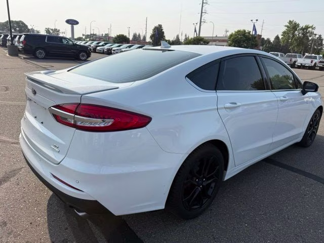 2020 Oxford White Ford Fusion SE FWD Sedan