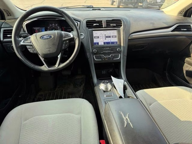 2020 Oxford White Ford Fusion SE FWD Sedan
