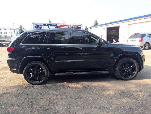 2014 Brilliant Black Crystal Pearlcoat Jeep Grand Cherokee Altitude 4X4 SUV