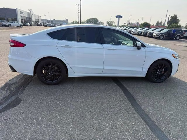 2020 Oxford White Ford Fusion SE FWD Sedan