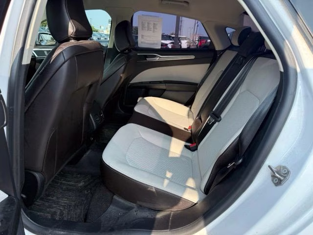 2020 Oxford White Ford Fusion SE FWD Sedan