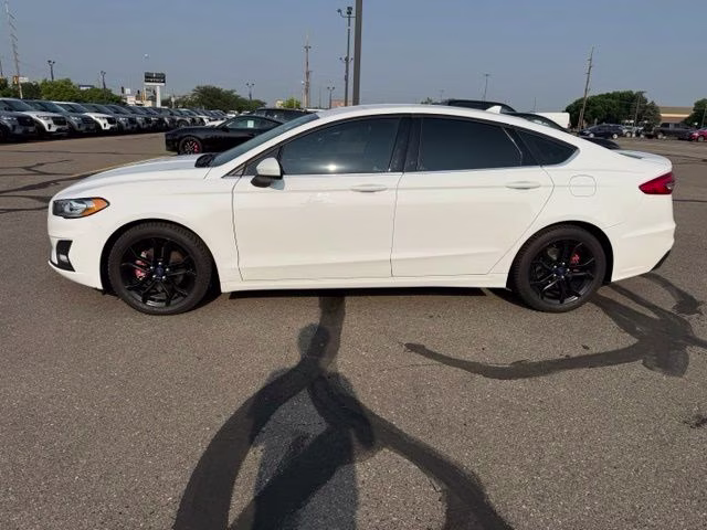 2020 Oxford White Ford Fusion SE FWD Sedan