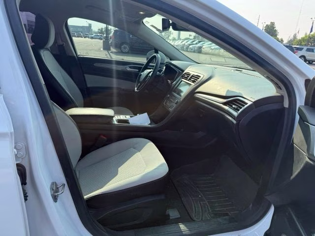 2020 Oxford White Ford Fusion SE FWD Sedan