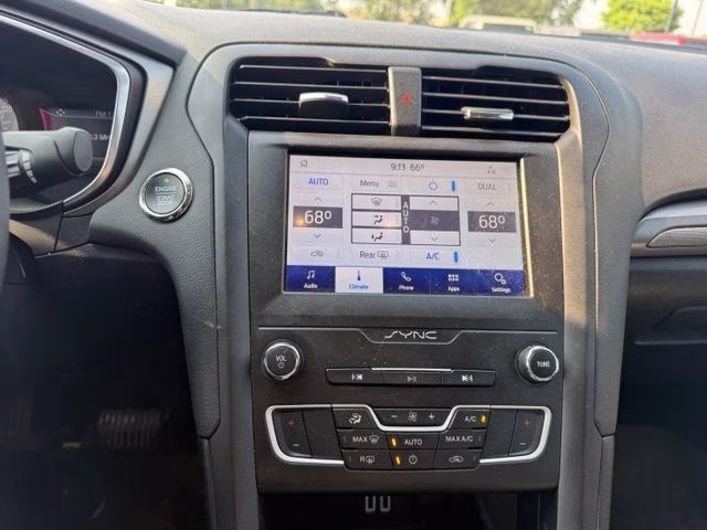 2020 Oxford White Ford Fusion SE FWD Sedan