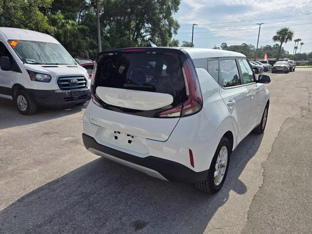 2024 Snow White Pearl Kia Soul LX FWD Hatchback