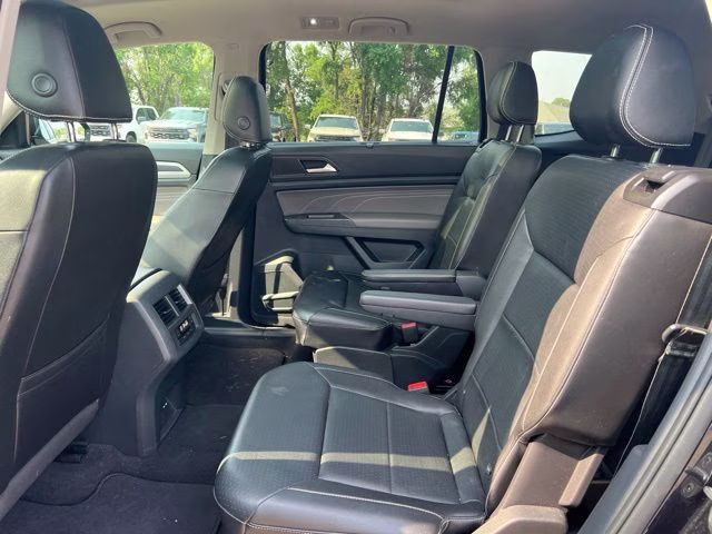 2021 Deep Black Volkswagen Atlas 3.6L V6 SE w/Technology R-Line AWD SUV