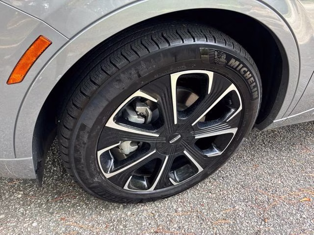 2024 Lustrous Gray Metallic Clearcoat Lincoln Nautilus Reserve AWD SUV