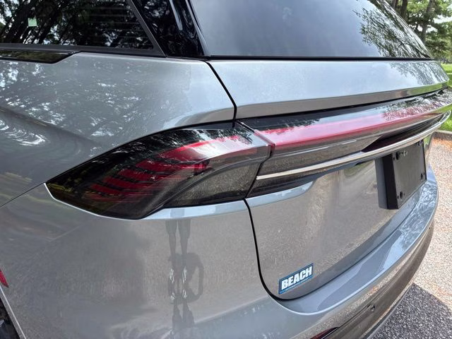 2024 Lustrous Gray Metallic Clearcoat Lincoln Nautilus Reserve AWD SUV