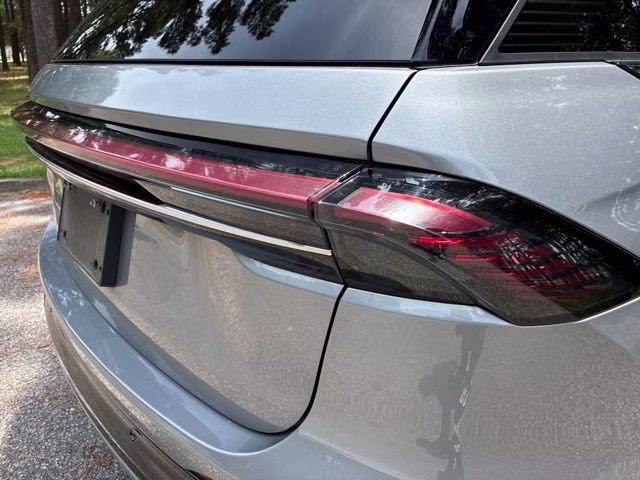 2024 Lustrous Gray Metallic Clearcoat Lincoln Nautilus Reserve AWD SUV