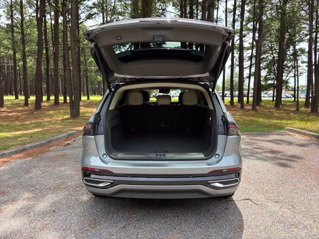 2024 Lustrous Gray Metallic Clearcoat Lincoln Nautilus Reserve AWD SUV