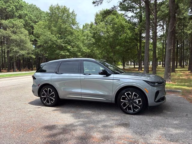 2024 Lustrous Gray Metallic Clearcoat Lincoln Nautilus Reserve AWD SUV