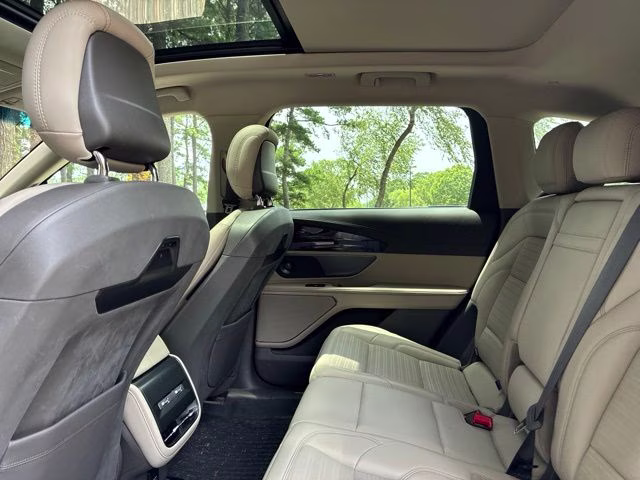 2024 Lustrous Gray Metallic Clearcoat Lincoln Nautilus Reserve AWD SUV
