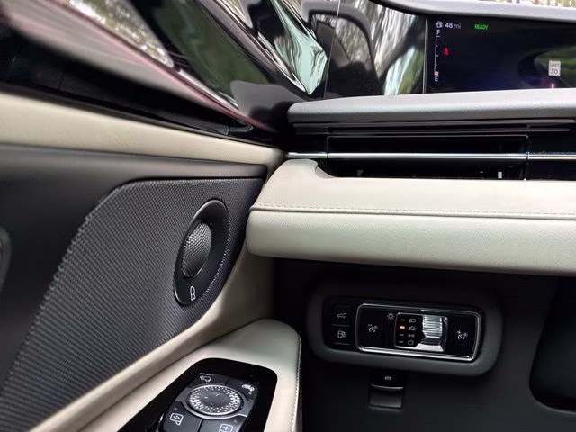 2024 Lustrous Gray Metallic Clearcoat Lincoln Nautilus Reserve AWD SUV