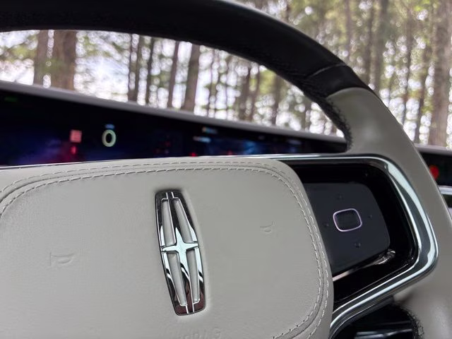 2024 Lustrous Gray Metallic Clearcoat Lincoln Nautilus Reserve AWD SUV