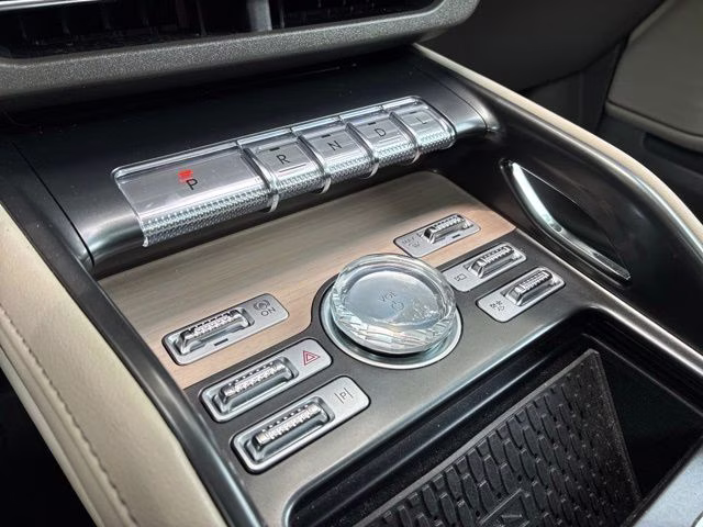 2024 Lustrous Gray Metallic Clearcoat Lincoln Nautilus Reserve AWD SUV