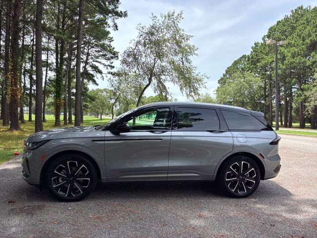 2024 Lustrous Gray Metallic Clearcoat Lincoln Nautilus Reserve AWD SUV
