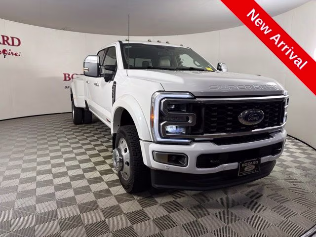 2026 White Metallic Ford Super Duty F-450 DRW Platinum DRW 4X4 Truck
