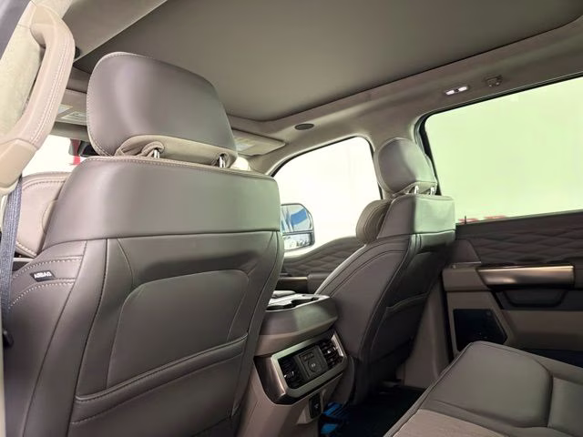 2026 White Metallic Ford Super Duty F-450 DRW Platinum DRW 4X4 Truck