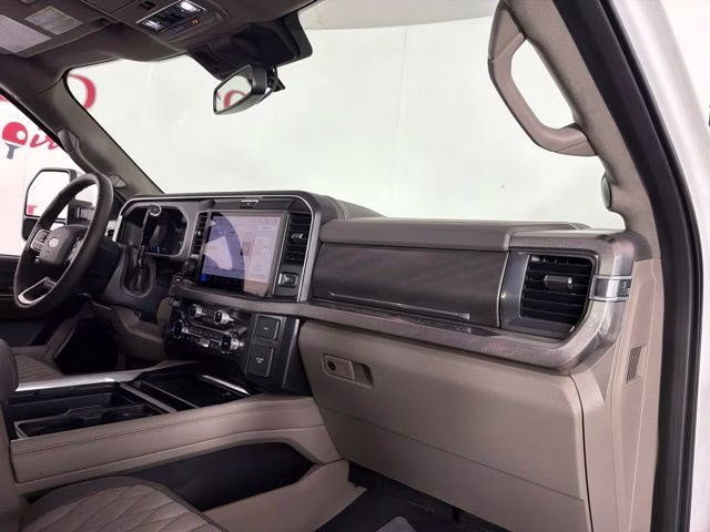 2026 White Metallic Ford Super Duty F-450 DRW Platinum DRW 4X4 Truck