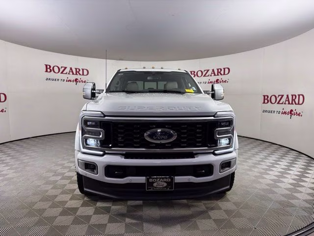 2026 White Metallic Ford Super Duty F-450 DRW Platinum DRW 4X4 Truck