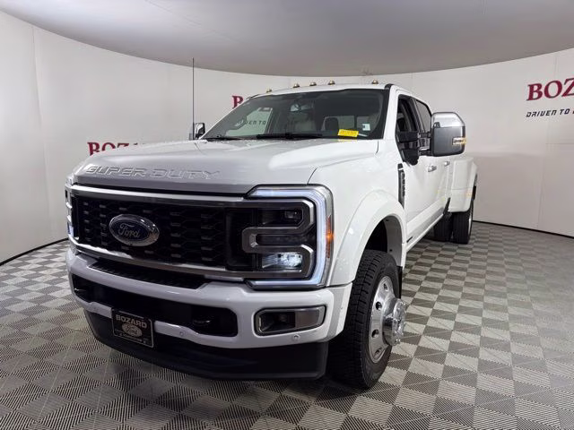 2026 White Metallic Ford Super Duty F-450 DRW Platinum DRW 4X4 Truck