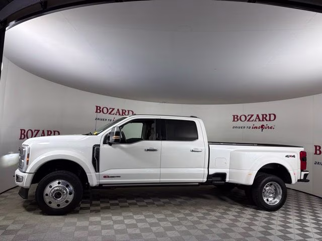 2026 White Metallic Ford Super Duty F-450 DRW Platinum DRW 4X4 Truck