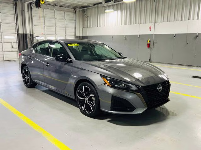 2025 Gun Metallic Nissan Altima 2.5 SR FWD Sedan