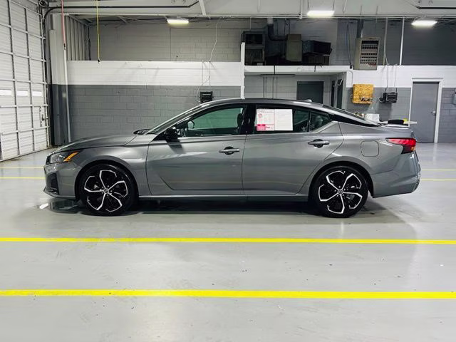 2025 Gun Metallic Nissan Altima 2.5 SR FWD Sedan