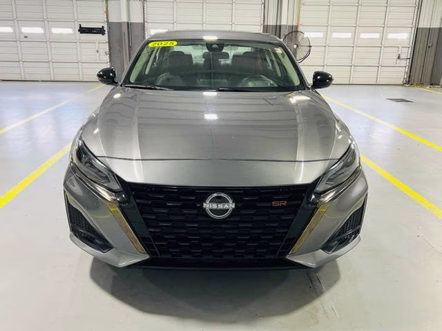 2025 Gun Metallic Nissan Altima 2.5 SR FWD Sedan