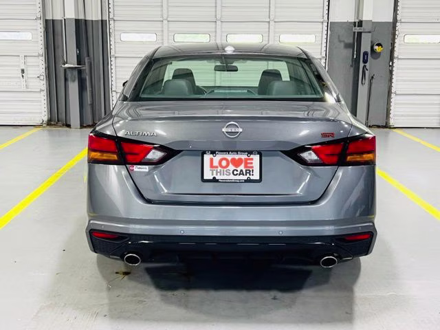 2025 Gun Metallic Nissan Altima 2.5 SR FWD Sedan