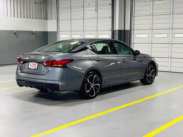2025 Gun Metallic Nissan Altima 2.5 SR FWD Sedan